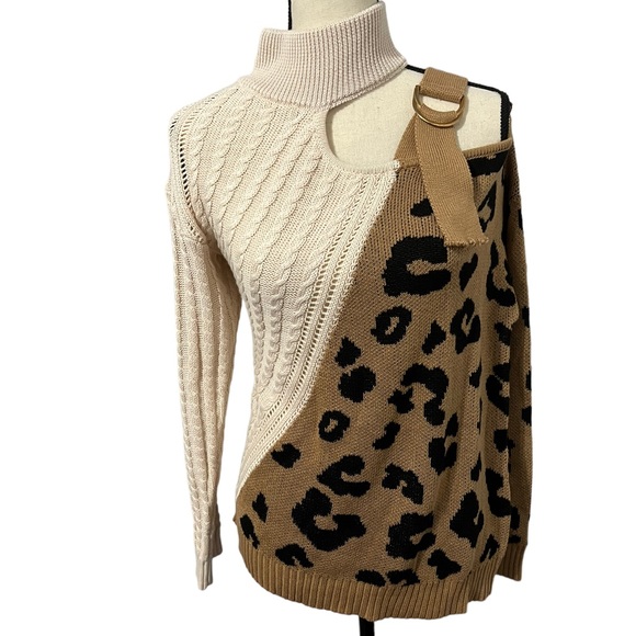 Andree Asymmetrical Sweater with Shoulder Cut Out and Gold Fastener New - Picture 2 of 10
